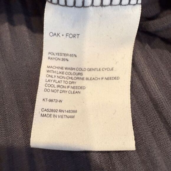 Oak + Fort Pleated Flowy Blouse Dolman Sleeves Gray Lightweight Size Medium - Picture 4 of 8